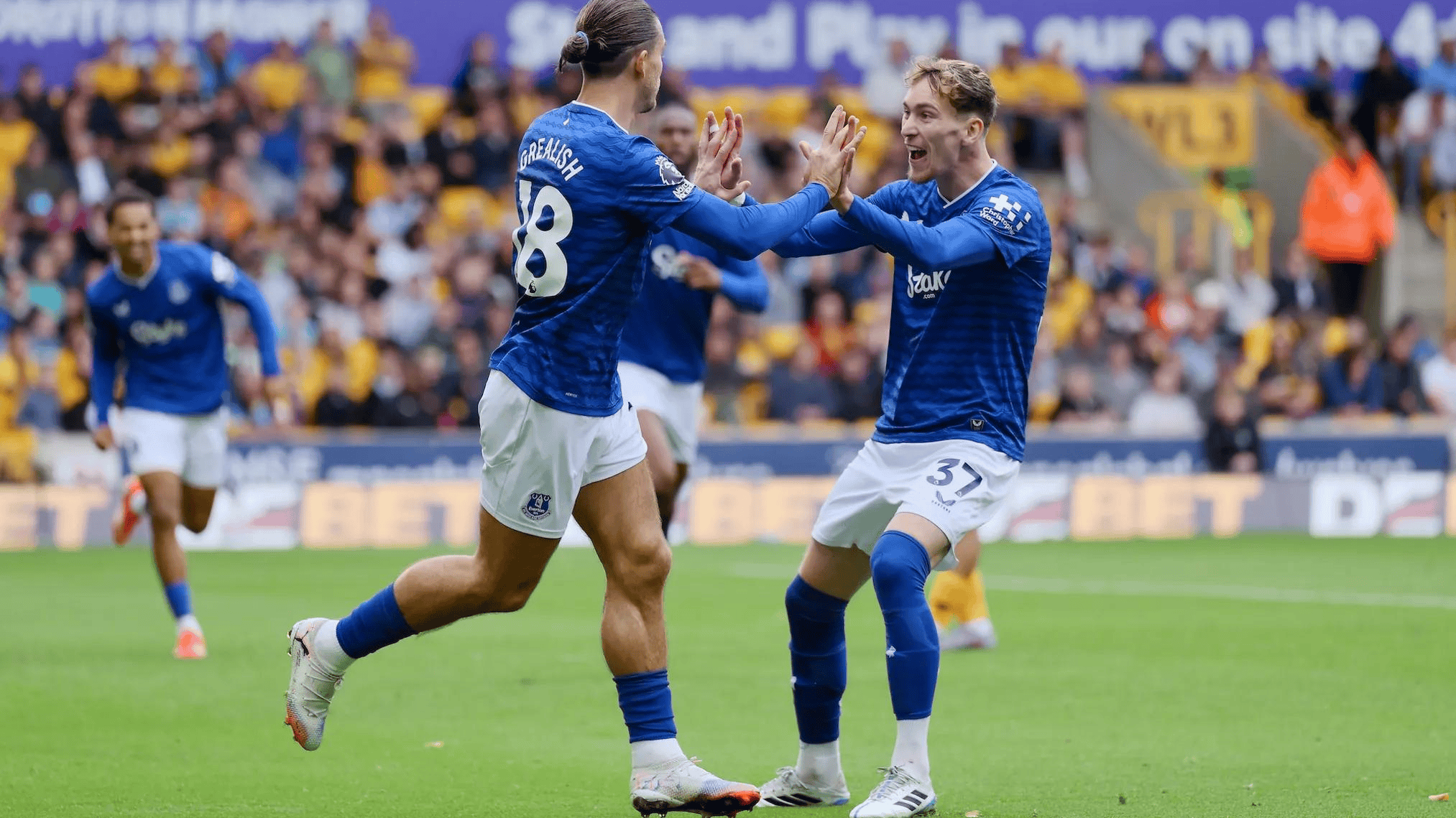 关于窗口期英超传出新动向；阿斯顿维拉单刀错失；管理层表态：悬念犹存；数据趋势出现新变化的信息