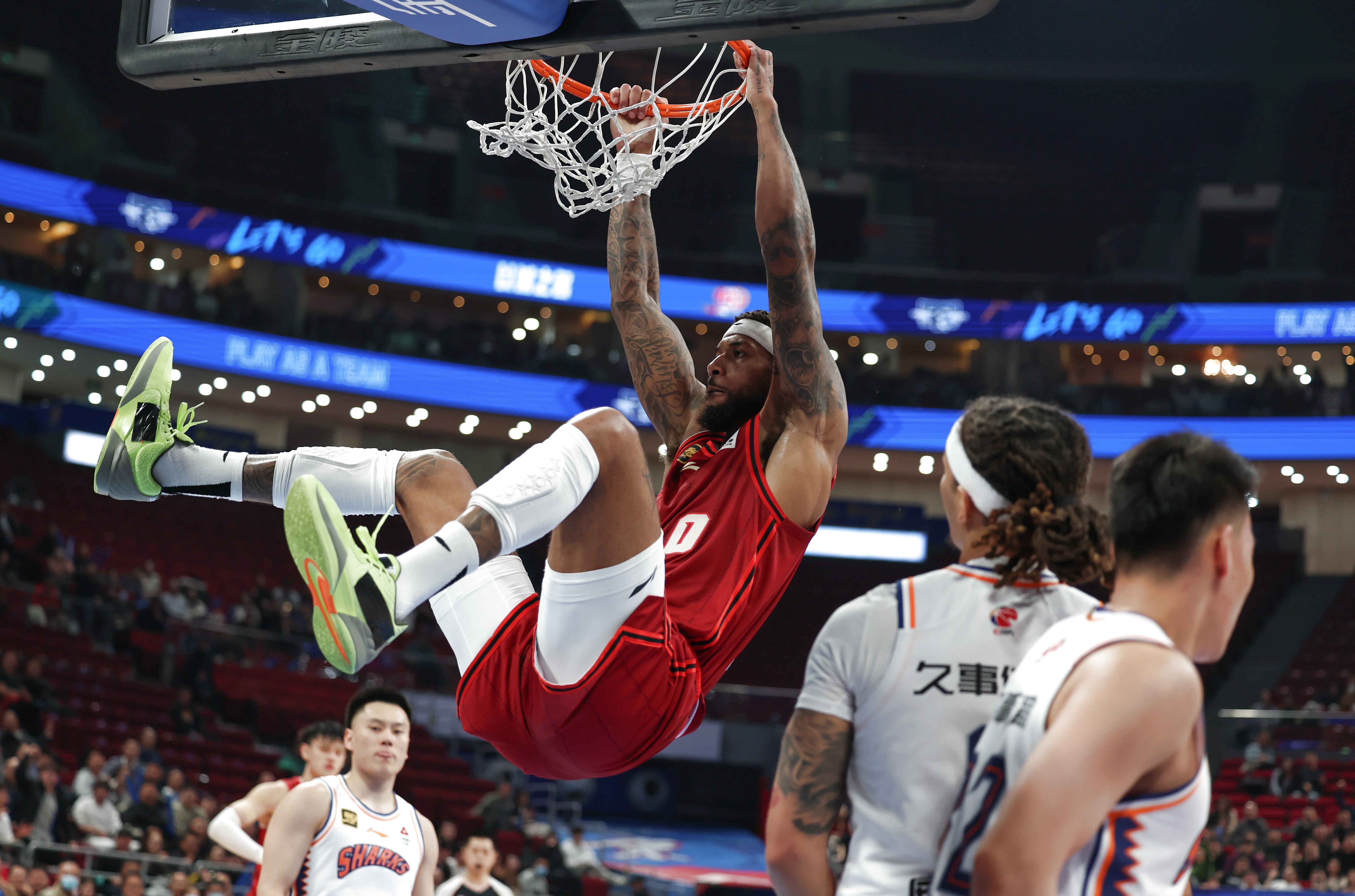 洛杉矶快船训练开放日，转会期手感冰凉引欢呼，葡超在即，球队文化再被提及的简单介绍